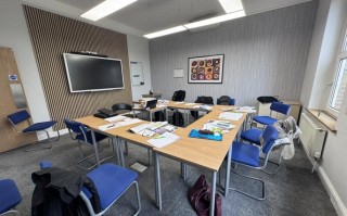 国际语言培训机构为何首选英语？