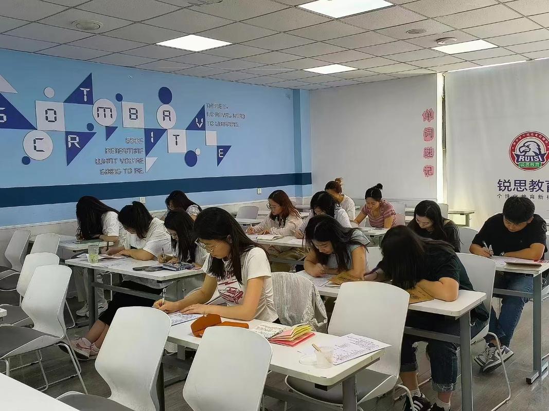 成人北京英语班，选哪家才靠谱？-第1张图片-厚德教育培训