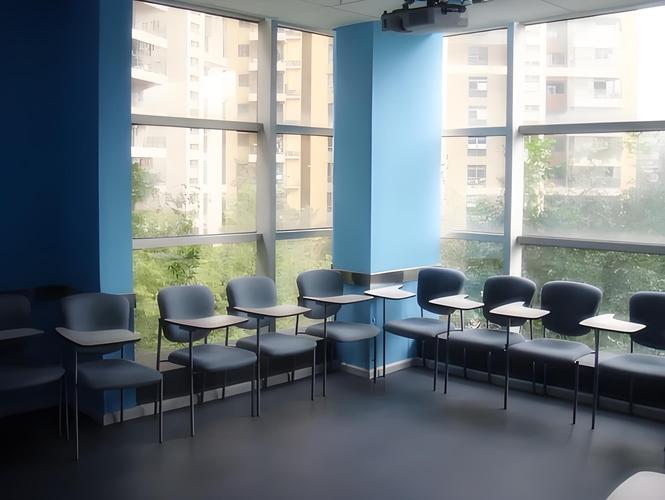 成都英语培训学校哪家好?-第1张图片-厚德教育培训 成都英语培训学校哪家好?-第1张图片-厚德教育培训