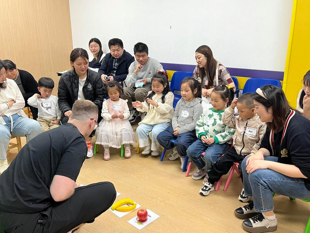 英语幼儿培训各阶段有何表现特点？-第1张图片-厚德教育培训