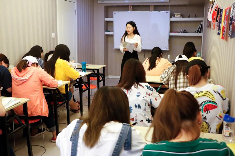 初中英语口语培训如何提升表达流利度？-第1张图片-厚德教育培训