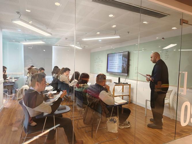 成人学英语口语培训郑州-第1张图片-厚德教育培训