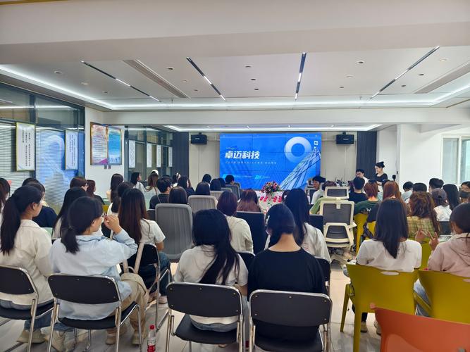 商务英语郑州培训学校哪家好？-第3张图片-厚德教育培训