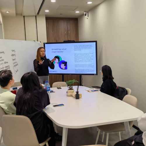 公司英语培训结课表演有何亮点？-第1张图片-厚德教育培训