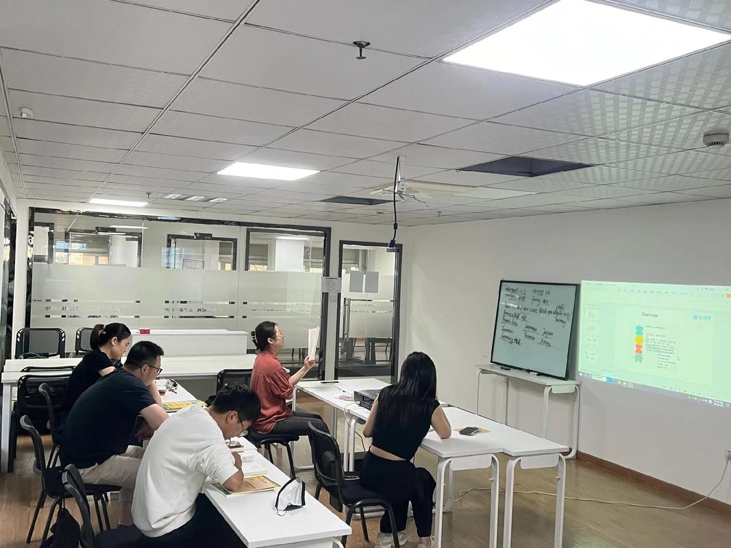 中车大学中级英语培训如何提升职场竞争力？-第2张图片-厚德教育培训