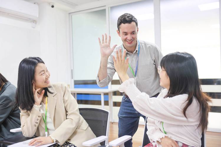 日常英语口语听力如何高效提升？-第2张图片-厚德教育培训